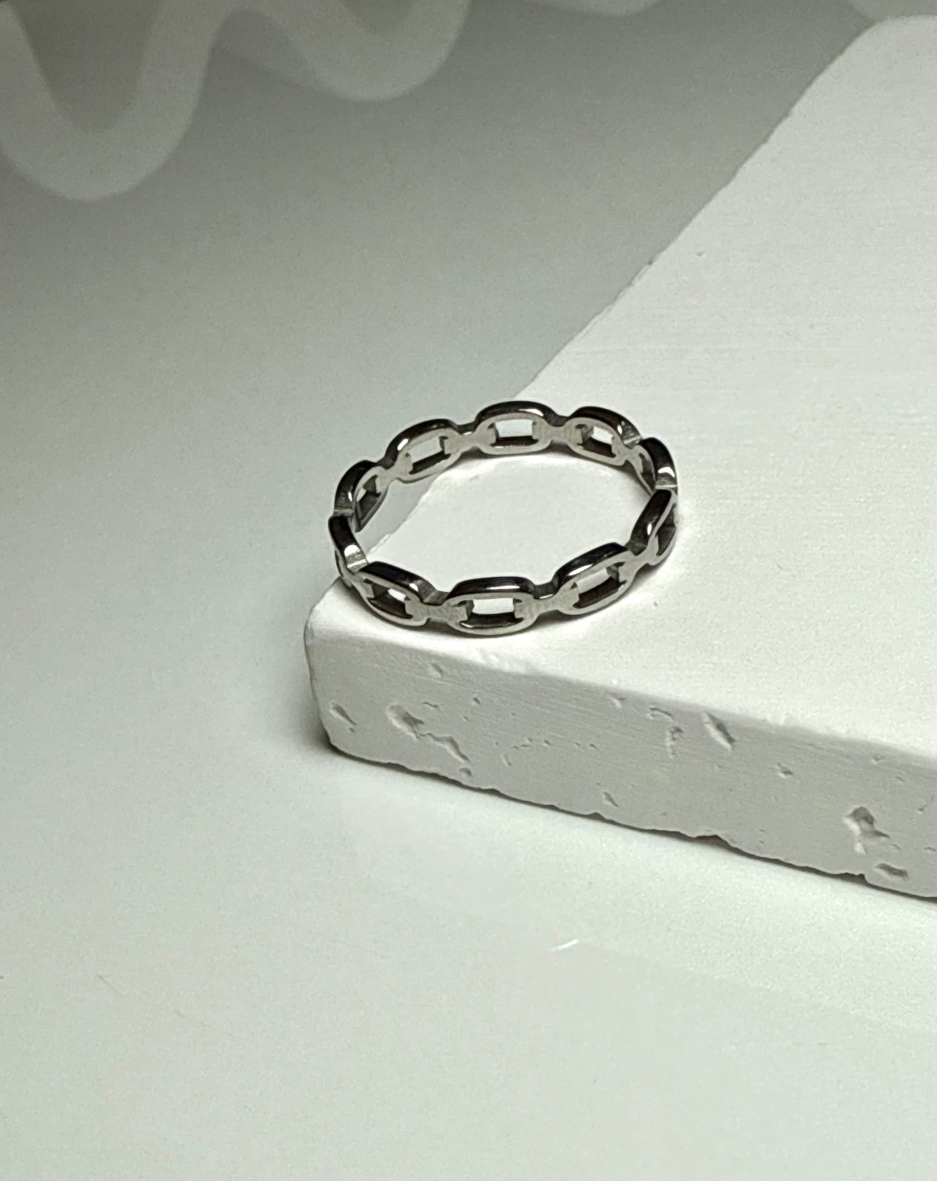 Srebrny pierścionek ,,Chain''