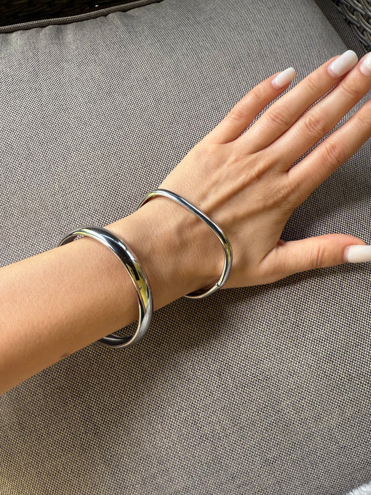 Srebrna bransoleta ,,Modern Edge''